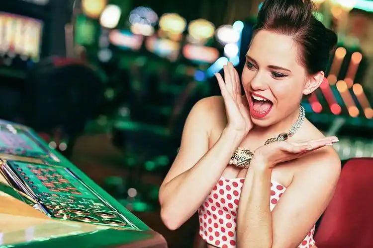 to222 VIP Cashback ငွေရရှိပြီး ကစားသူ ဝမ်းမြောက်နေစဉ်